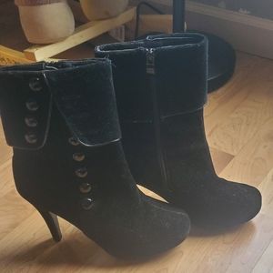 Heeled boots